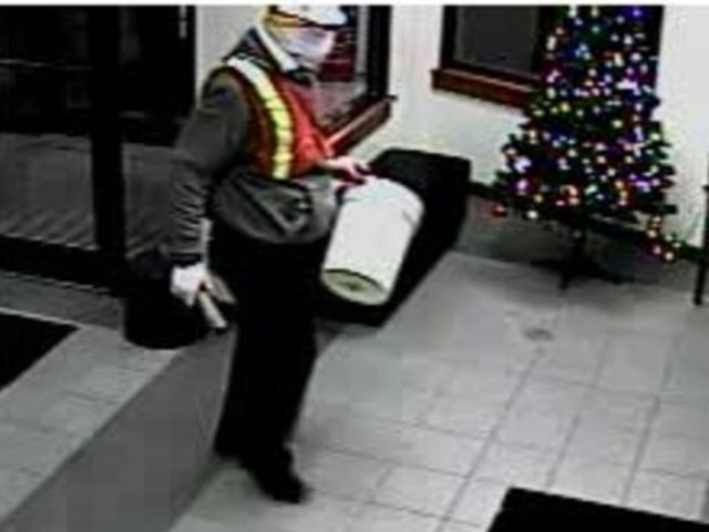 <p>The "Mummy Bandit" is believed to have hit four Chicago banks since December, said an FBI spokeswoman.</p>
