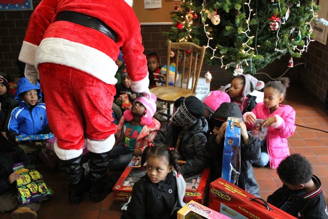 <p>Santa gets ready to pose for a picture with preschoolers visiting the South Chicago District police station.</p>
