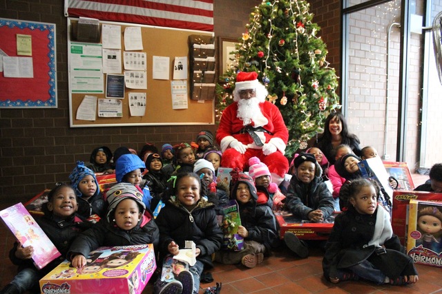 <p>Santa poses with Ald. Sandi Jackson (7th) and preschoolers from the Ada S. McKinley Trumbull Park Head Start program.</p>
