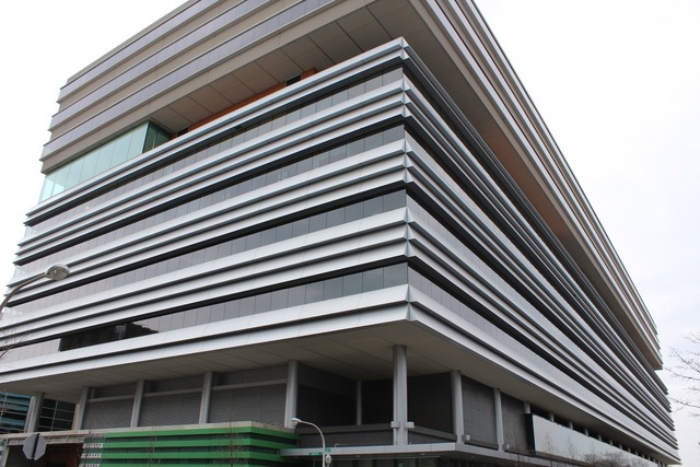 <p>The University of Chicago's Center for Care and Discovery opened to about 150 patients Saturday as part of the University of Chicago's biggest expansion to its medicine facilities yet.</p>
