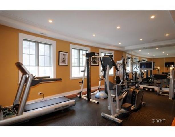 <p>With a gym and media theater indoors, you'll never have to leave this downtown oasis.</p>

