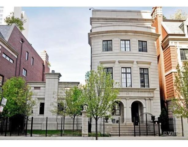 <p>The River North home is a commanding presence on West Huron Street.</p>
