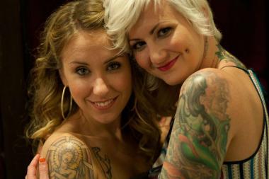 Two Lakeview hairstylists are taking their creative spin to the kitchen with punk-themed custom baking.