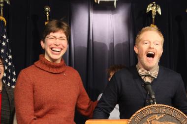 "Modern Family" star Jesse Tyler Ferguson stopped in Chicago Wednesday to urge state lawmakers to pass a bill legalizing gay marriage.