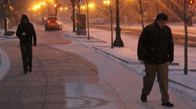 <p>Friday was no day to be without a hat, as snow fell on West Wilson Avenue in Uptown.</p>
