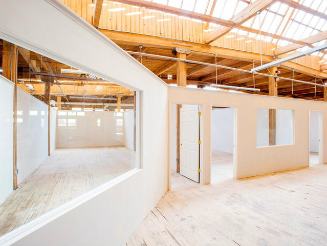 <p>Studio space is offered in a variety of sizes at the Fashion Design Center. Most lead to a common area, designed for collaboration.</p>
