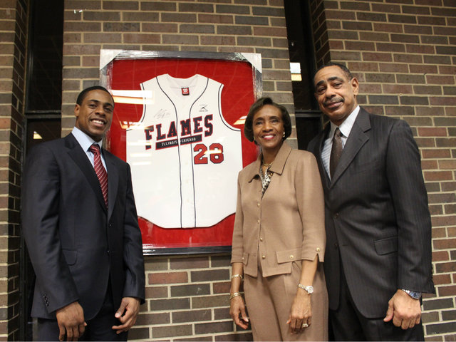 <p>New York Yankees All-Star centerfielder Curtis Granderson will fund a multi-million dollar baseball stadium at University of Illinois at Chicago, his alma mater. Granderson poses with his mother Mary and father Curtis Sr. on Thursday at the school.</p>
