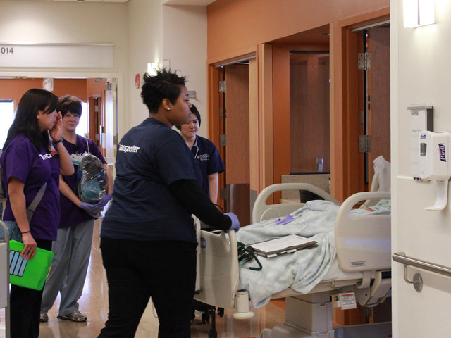 <p>About 150 patients where wheeled into their rooms at the new University of Chicago's Center for Care and Discovery Saturday.</p>
