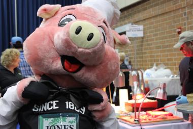 3,000 bacon lovers converged on the UIC Forum Saturday for Chicago's fifth annual Baconfest.