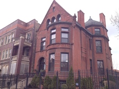 Welcome Inn Manor Hidden Gem Among Boarded-Up Buildings in Bronzeville