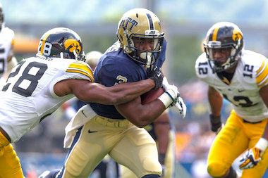 Pitt RB Chris James Surprises Grandma With Christmas Visit in Edgewater