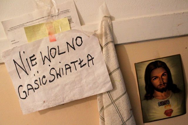 <p>This sign translates to "Keep the lights on" and is a message from Marcella to her roommate of four years. Danuta Maniakosska suffered a stroke in mid-October and was still in the hospital on Oct. 31, 2012 when DNAinfo Chicago visited with Marcella. "I am praying for her every minute," Marcella said of her friend and roommate.</p>
