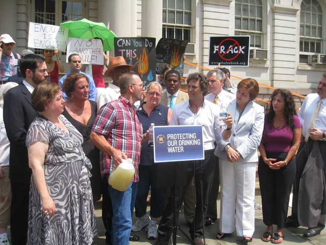Actor Mark Ruffalo and Pennsylvania's Craig Sautner compare water supplies.