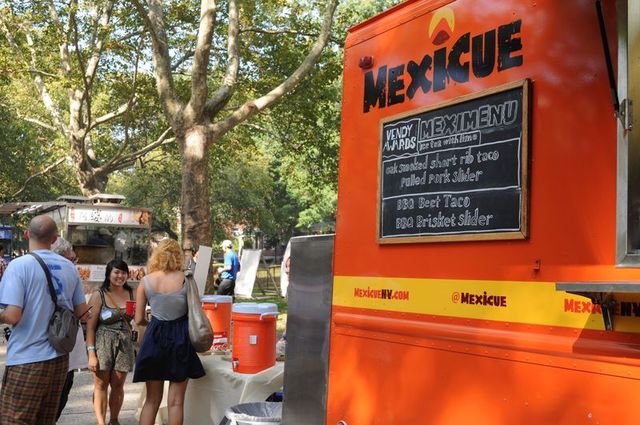 Mexicue lists its daily locations on Twitter @Mexicue.