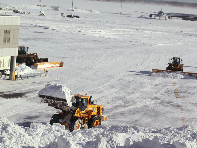 <p>NEW YORK, NY - DECEMBER 27: Heavy equipment clears snow from the tarmac around Terminal 4 following a major blizzard at John F. Kennedy International Airport December 27, 2010 in the Queens borough of New York City. A massive snowstorm crippled much of the Northeastern United States leaving up to a foot of snow for New York City and New England and left millions of holiday travelers stuck at airports and train stations around the eastern seaboard. (Photo by Chris Hondros/Getty Images)</p>
