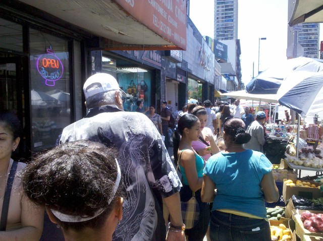 Police plan to conduct sweeps of Washington Heights and inwood illegal street vendors, which residents say has hit a fever pitch.