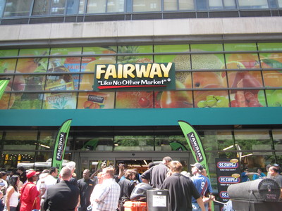 <p>Crowds gathered for the Upper East Side Fairway opening on July 20.</p>
