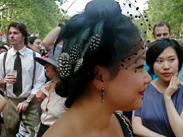 This fascinator was seen at the edge of the dance floor. It has polka dot netting and teal iridescent and dotted feathers 