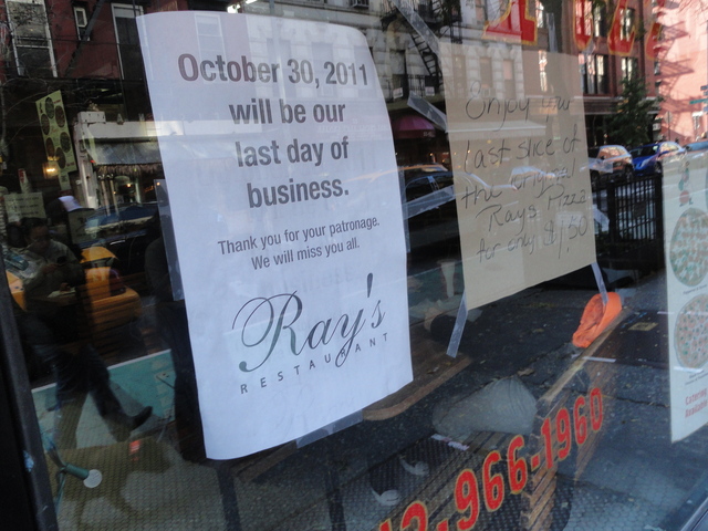 The original Ray's Pizza enjoyed a steady rush of regulars on Sunday, Oct. 30th. The 52-year-old institution will close Sunday night. 