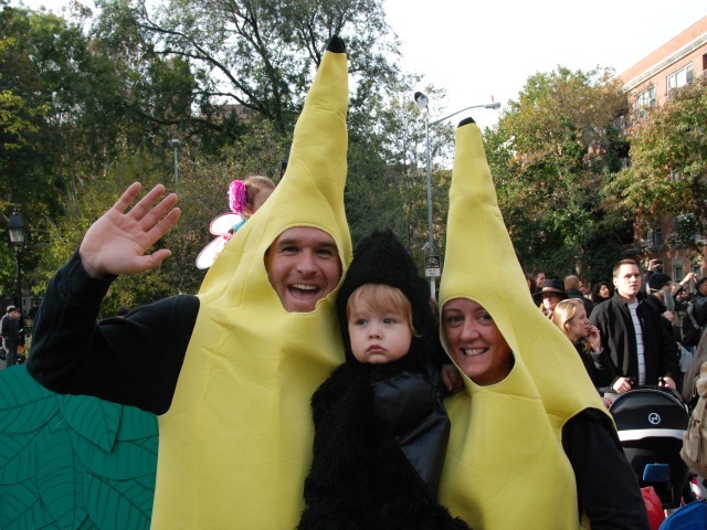<p>David and Glenda Sansone dressed as bananas with their son, Dylan, 19 months.</p>
