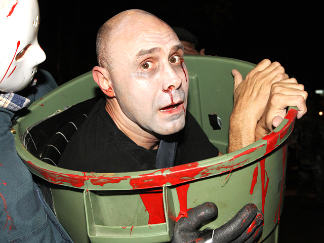 <p>A Halloween reveler gets 'ahead' of the NYC parade!</p>
