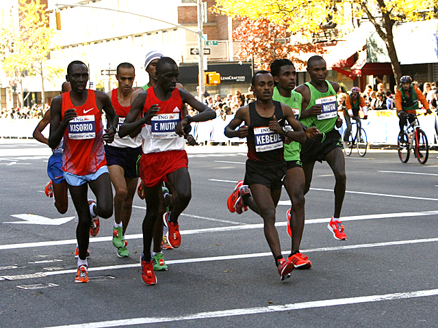 <p>The men's leading pack head for the finish line of the New York City Marathon of 2011.</p>
