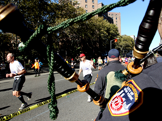 <p>An FDNY piper plays as the New York Marathon of 2011 passers through Harlem.</p>
