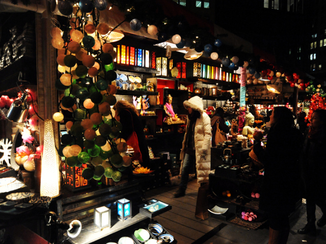 <p>The Union Square Holiday Market has all kinds of gifts, including candles, books, clothing, candy and toys.</p>
