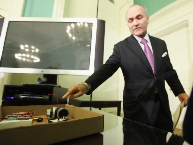 Police Commissioner Ray Kelly points to pieces of a pipe bomb confiscated from alleged 
