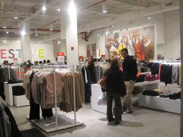 The Canadian retailer Joe Fresh is now open on West 34th Street.