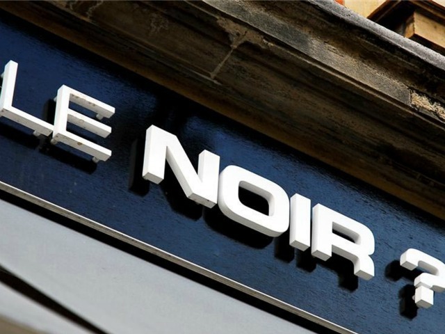 At Dans Le Noir, guests eat in the dark.