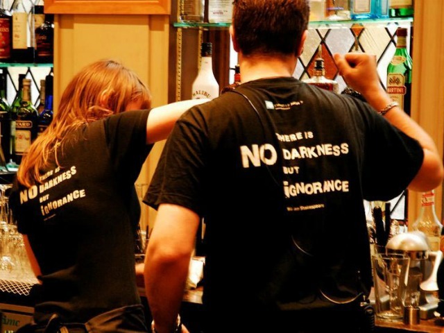 Dans Le Noir? has picked Times Square for its first New York City location.