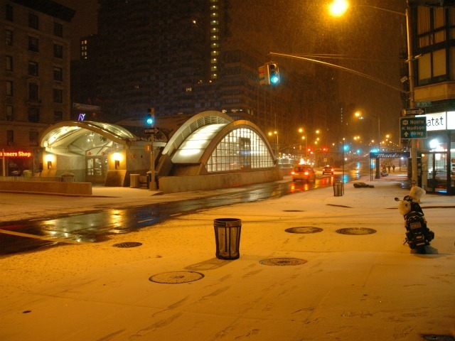 <p>The snow began falling overnight on Sat., Jan. 21, 2012, blanketing the intersection of 96th Street and Broadway.</p>
