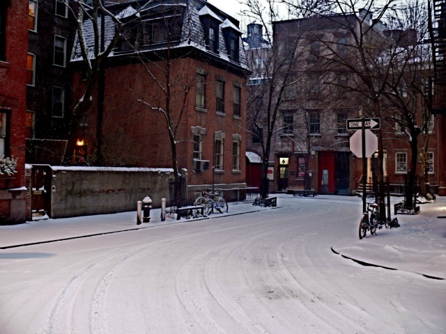 <p>Snow covers Commerce Street in the West Village on Sat., Jan. 21, 2012.</p>
