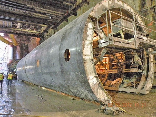 <p>An arch form for tunnel construction for the 72nd Street station.</p>
