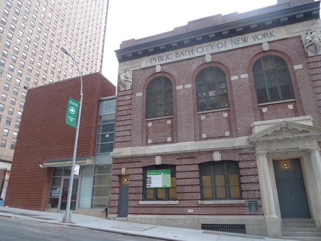 <p>The newly renovated 59th Street rec center is at left.</p>
