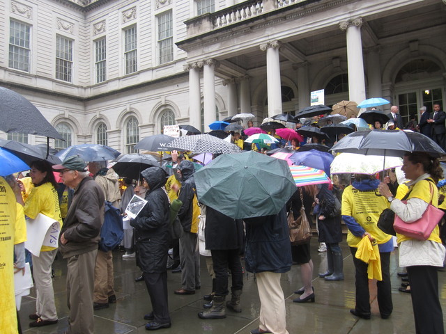 The rain didn't stop Upper East Sid end East Harlem residents to come down to City Hall Tuesday to protest the East 91st Street marine transfer station. 