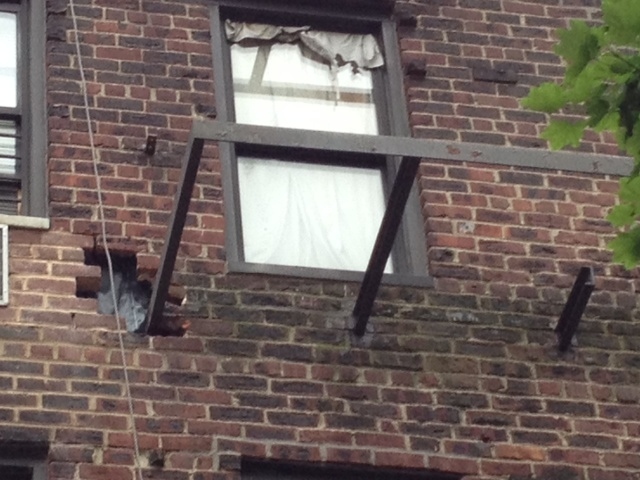 A University Heights apartment building was ordered evacuated after it was revealed the landlord removed the fire escapes.