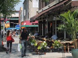 Astoria Plagued by Noisy Nighttime Sidewalk Cafes, Residents Say