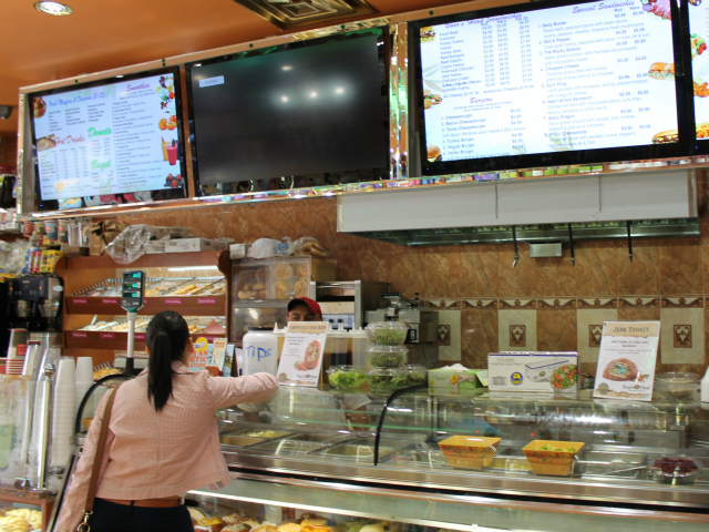24/7 Deli’s made-to-order offerings run the gamut — from pancakes and bacon to chicken and jalapeno wraps to tuna salads and “Passionate Peach” smoothies.
