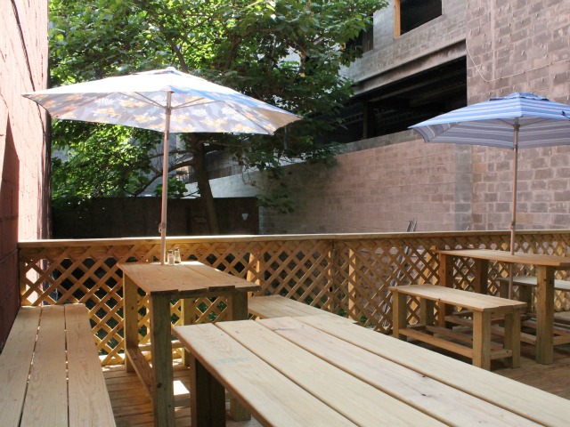The Hub Kitchen and Café offers outdoor seating.