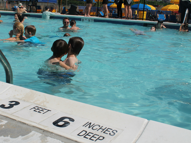 A sandy beach next to the Pop-Up pool. 