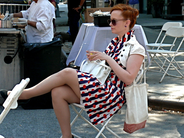 Enjoying an afternoon pastis and watching the petanque in an chic look.