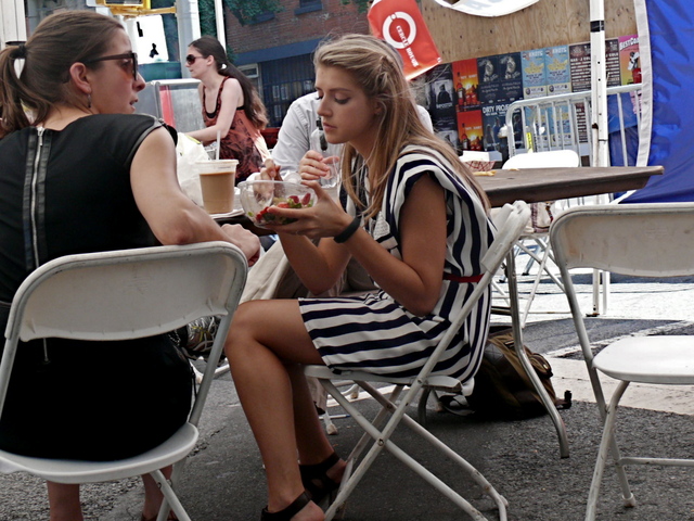 Enjoying summer fruits and provincial cuisine, in a stylish and easy broad stripe shift dress.