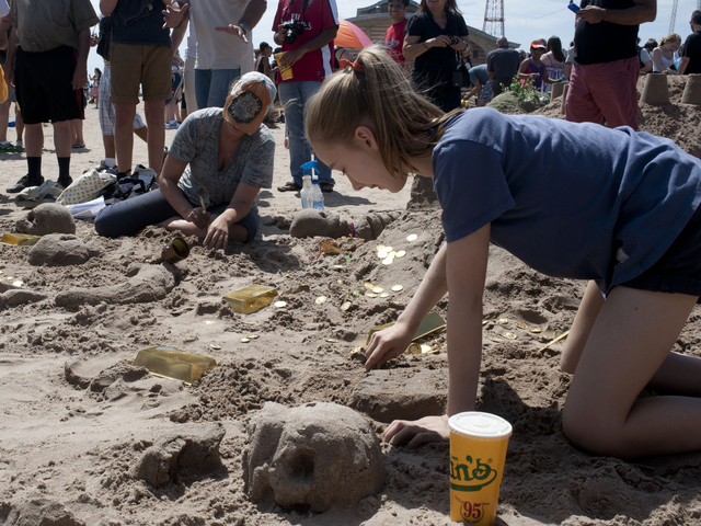 Vincent D'Onofrio and his brood won first prize July 21, 2012 in the Coney Island Sand Sculpting contest.