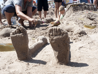 Vincent D'Onofrio and his brood won first prize July 21, 2012 in the Coney Island Sand Sculpting contest.