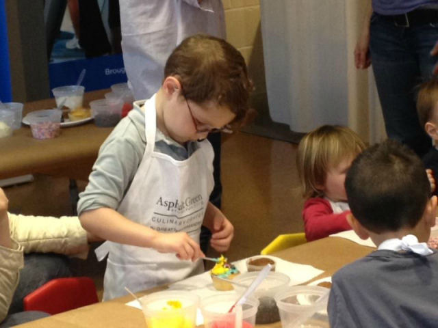 Asphalt Green Battery Park City offered a cupcake decorating class for kids across the street from its new North End Avenue community center, which has not opened. 