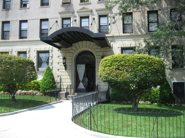 The front entrance to 175 Eastern Parkway on the corner of Washington Avenue.