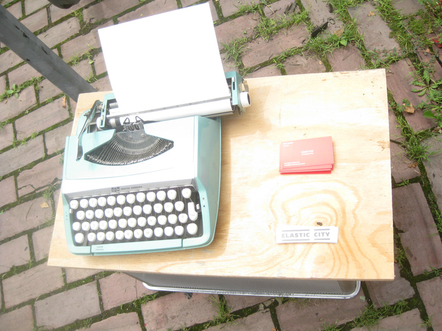 SMASH Type will be held again on Sunday, August 12, 2012, and let people become part of a human typewriter.