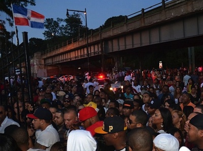 <p>Post Dominican Day parade party-goers pack La Marina on Dyckman Street</p>
